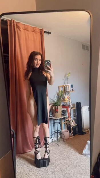 Full leaked Suckasaurus private photo