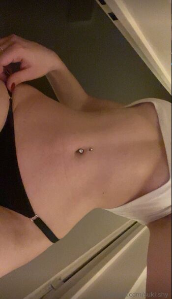 Full leaked Suki shy private photo