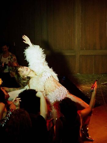 Full leaked Suki waterhouse page private onlyfans photo