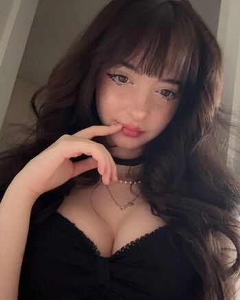 Full leaked Survivingasella private onlyfans photo