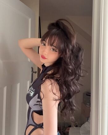 Full leaked Survivingasella private onlyfans photo