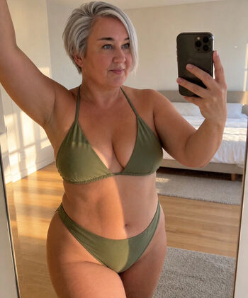 Full leaked Suzieqcreator private photo