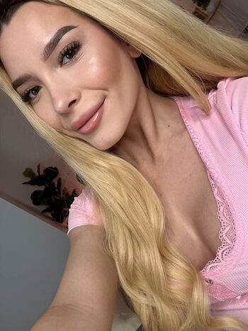 Full leaked Svveetluna private photo