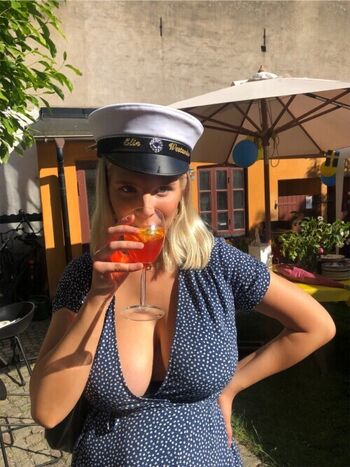 Full leaked Swedish girls private onlyfans photo