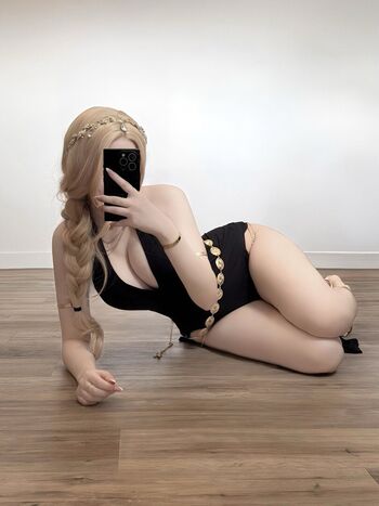 Full leaked T winter private photo