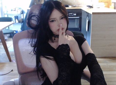 Full leaked T winter private photo