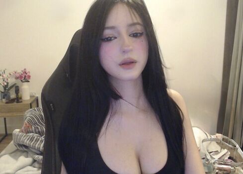 Full leaked T winter private photo