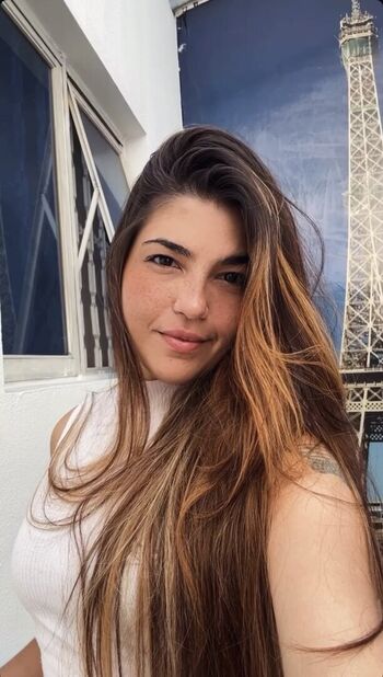 Tainá Oliveira