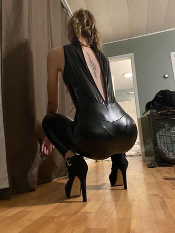 Full leaked Tallblondebabe private photo