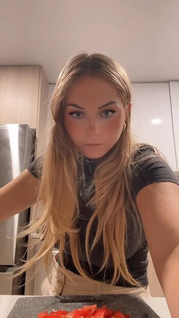 Full leaked Tatiezelman private onlyfans photo