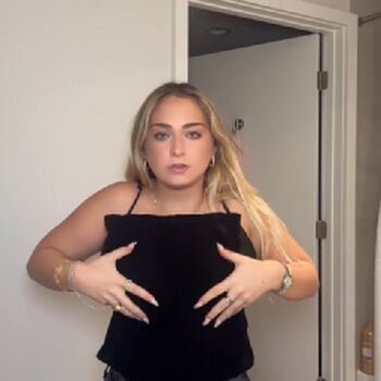 Full leaked Tatiezelman private photo