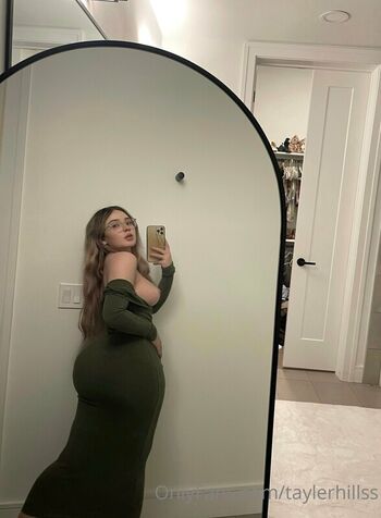 Full leaked Tayler hills page private photo