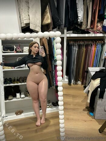 Full leaked Tayler hills private photo