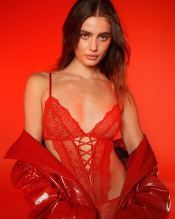 Full leaked Taylor hill private photo