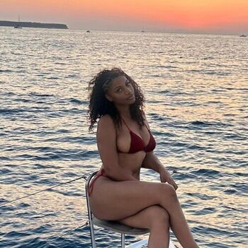 Full leaked Taylor rooks page private onlyfans photo