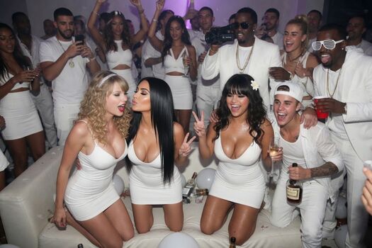 Full leaked Taylor swift private photo