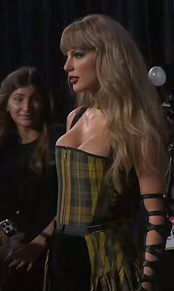 Full leaked Taylor swift page private photo