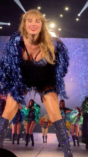 Full leaked Taylor swift page private photo