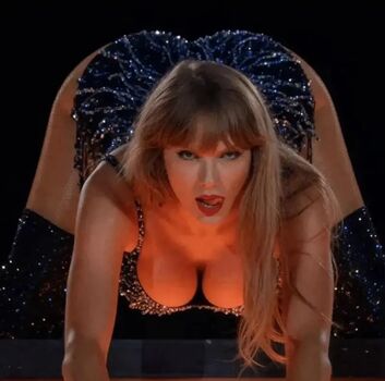 Full leaked Taylor swift page private photo