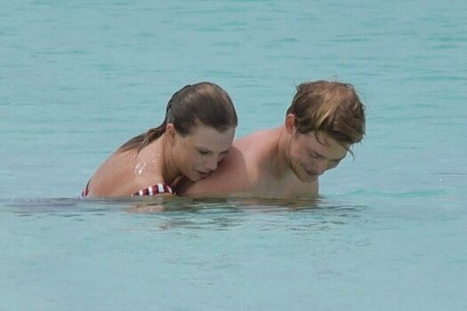 Full leaked Taylor swift  page private photo
