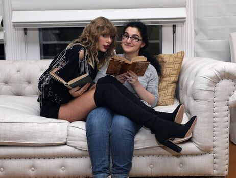 Full leaked Taylor swift page private photo