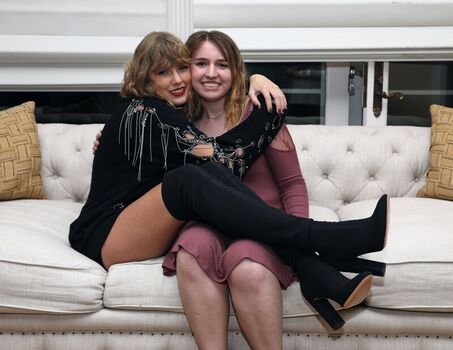 Full leaked Taylor swift page private photo