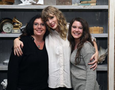 Full leaked Taylor swift page private photo