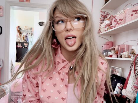 Full leaked Taylor swift  page private photo