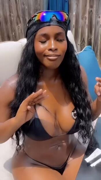 Full leaked Thatgalfoxy private photo