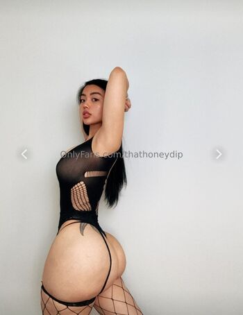 Full leaked Thathoneydip  page private onlyfans photo