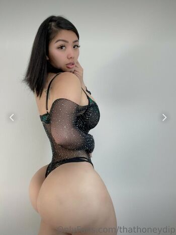 Full leaked Thathoneydip  page private onlyfans photo
