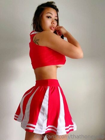 Full leaked Thathoneydip  page private onlyfans photo