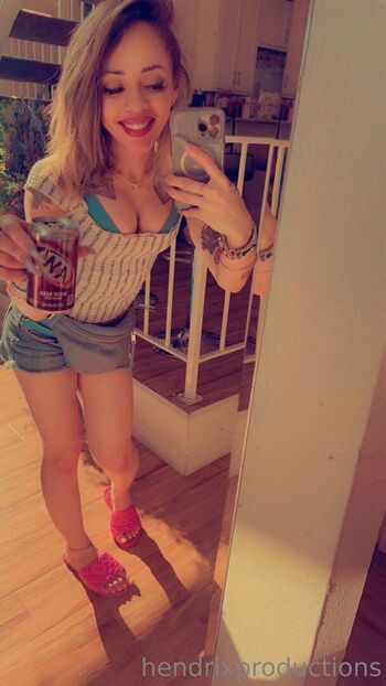 Full leaked Thehollyhendrix private photo