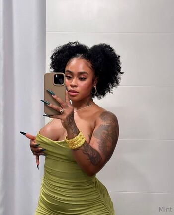 Full leaked Therealbombshell mint  page private photo