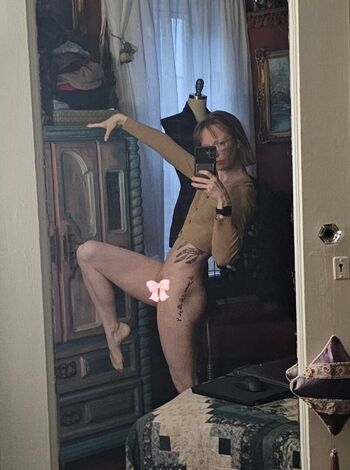 Full leaked Thesarahnova private photo