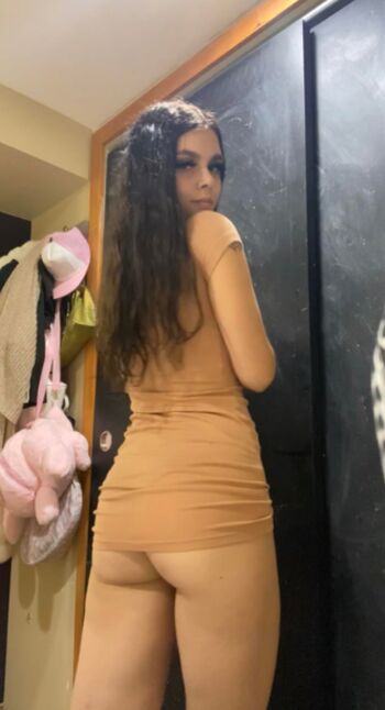 Full leaked Theyloverainaa private photo