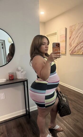 Full leaked Thick baddie private photo