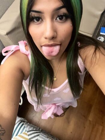 Full leaked Throatpiequeenn private photo