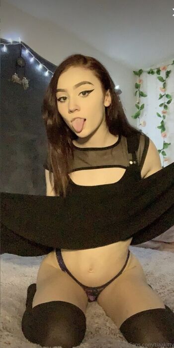 Full leaked Tiaakittyy private photo