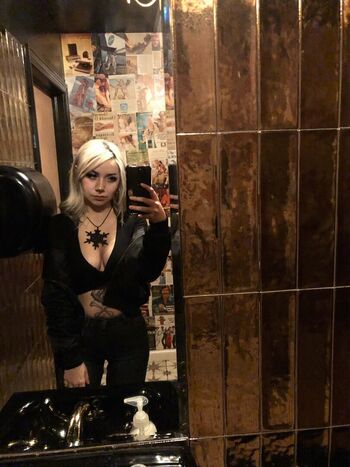 Full leaked Tiiinkkk private photo