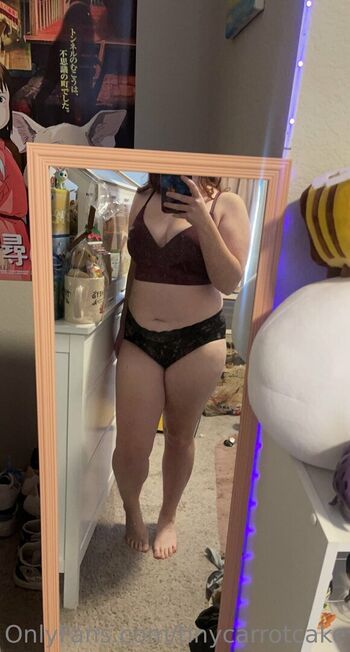 Full leaked Tinycarrotcake private photo