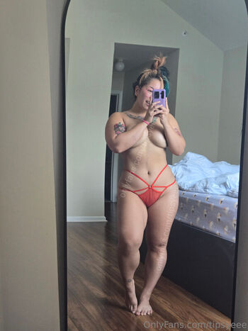 Full leaked Tipsyeee page private photo