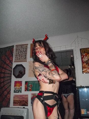 Full leaked Tomis party private photo