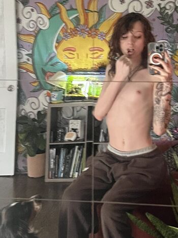 Full leaked Tomis party private photo