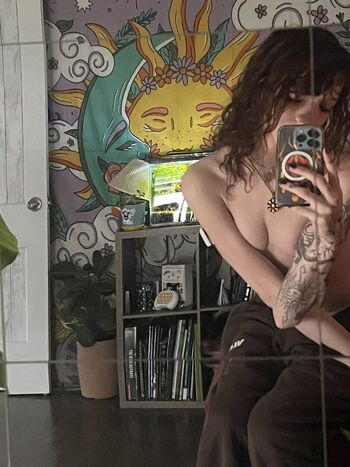 Full leaked Tomis party private photo
