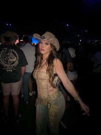Full leaked Toomuchlucile page private photo