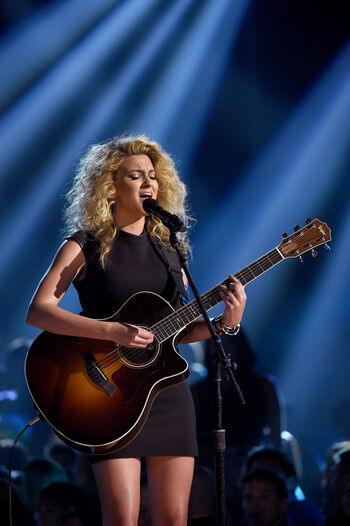 Full leaked Tori kelly private photo