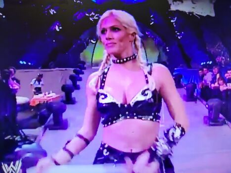 Full leaked Torrie wilson private photo