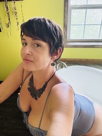 Full leaked Tory lane private photo