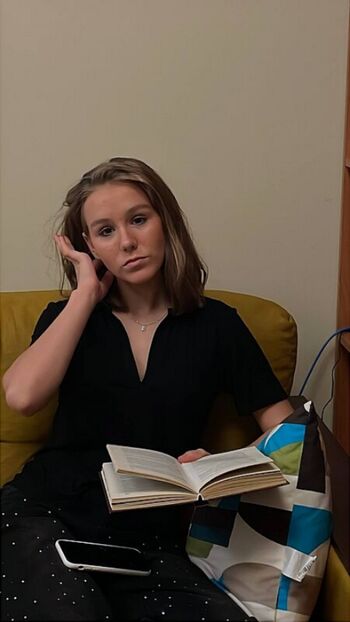 Full leaked Trinahillier private photo